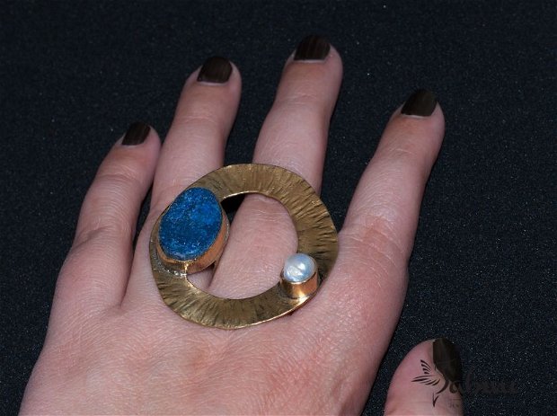 Inel alama, cuarţ druzy colorat şi perlă de cultură, inel rotund, inel mare, inel cerc