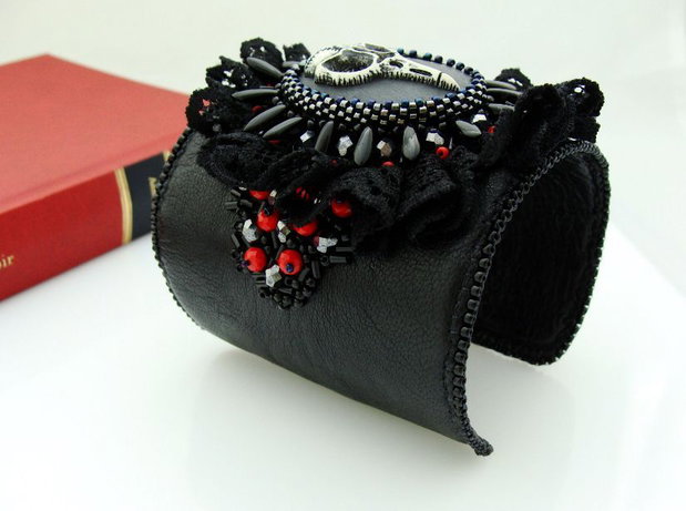 Bratara statement din piele si dantela, Bratara in stil gotic victorian