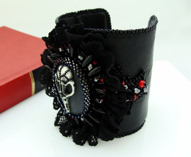 Bratara statement din piele si dantela, Bratara in stil gotic victorian