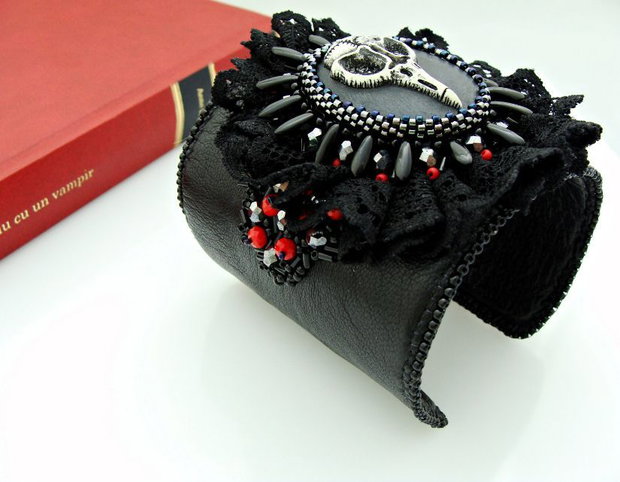 Bratara statement din piele si dantela, Bratara in stil gotic victorian