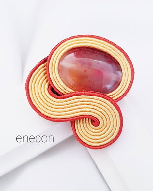 Brosa soutache galben-caramiziu cu agat