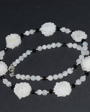 REZERVAT Colier agate druzy, piatra lunii, spinel si argint