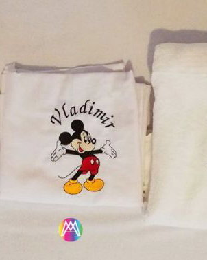 Set de 2 prosoape de baie si crasma ,Brodate cu Mickey Mouse