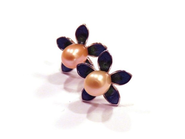 Cercei floare din Argint 925 rodiat si Perle de cultura roz pal - CE659.1 - Cercei floare, cercei perle de cultura, cercei cu surub, cercei albastri verzui emailati