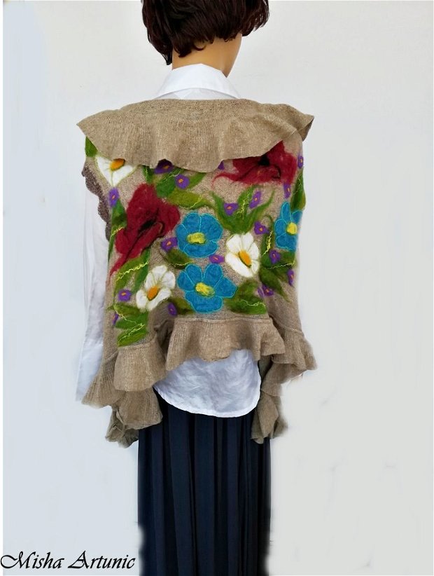 VANDUT - Vesta din tricot, cu volane si flori impaslite
