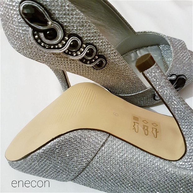 Pantofi decupati nr. 36 argintii cu aplicatii soutache