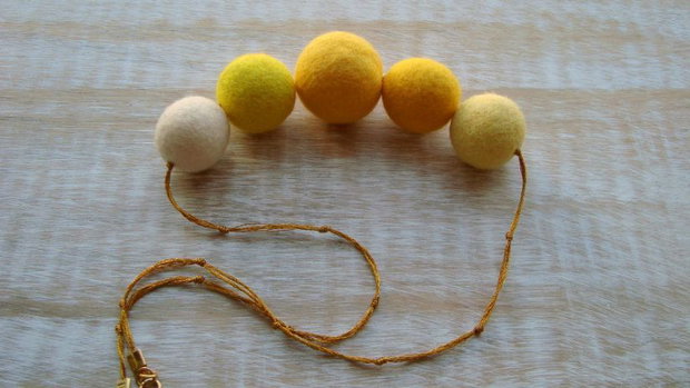Colier Amarelo