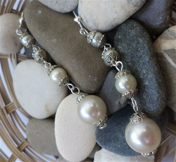Cercei handmade,eleganti cu perle acrilice