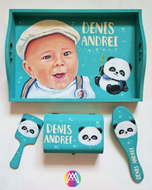 Set Mot , pictat cu Portretul Bebelusului si Ursulet Panda.