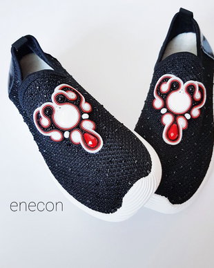 Opincute negre cu pietricele si decoratiuni soutache