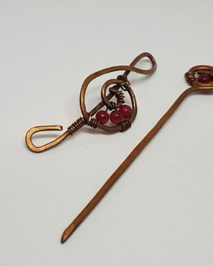 Brosa handmade , Brosa din cupru si carnelia, Ac pentru par.