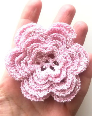 Floare crosetata - aplicatie