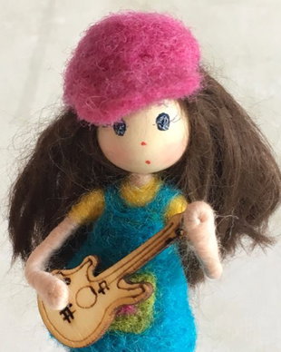 Rock&roll girl-Papusica din lana impaslita