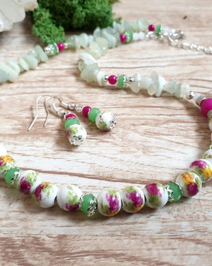 Set-colier si cercei-ceramica cu flori roz si jad