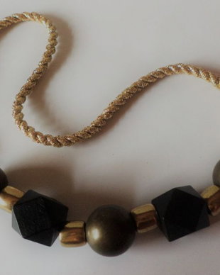Colier handmade cu margele supradimensionate din lemn si acrilice - geometrie