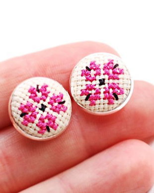 Cercei cu surub si broderie manuala cod CS3417