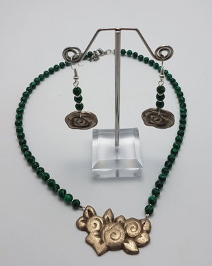 set pandantiv unicat, vintage, format din colier si cercei din bronz, cu motiv floral si malachit