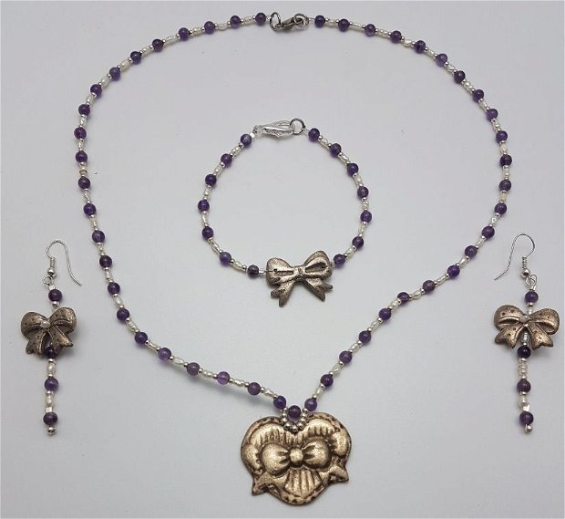 set unicat, vintage, format din colier, bratara si cercei, cu fundite de bronz, ametist si perle naturale
