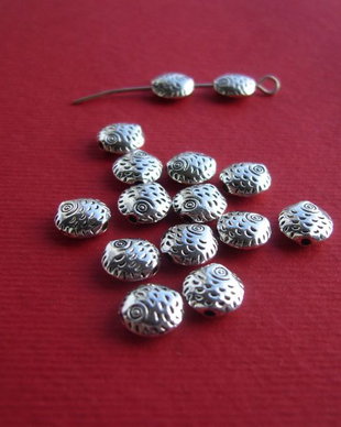 Pestisor "argintiu" aprox 7x7 mm