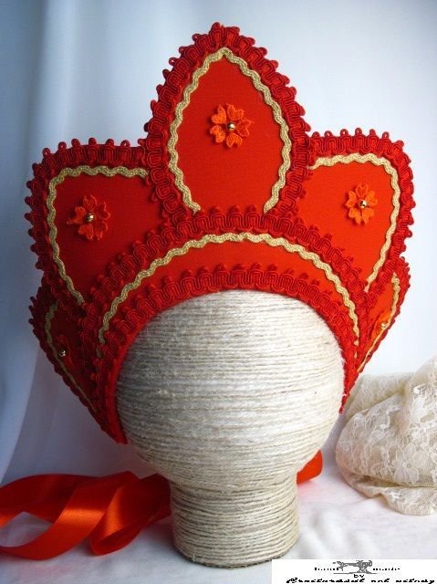 Kokoshnik (tiara pentru dans rusesc)
