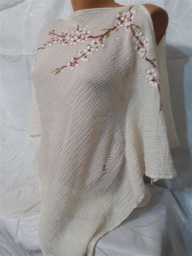 Bluza asimetrica in colt, din borangic pictata cu flori de cais
