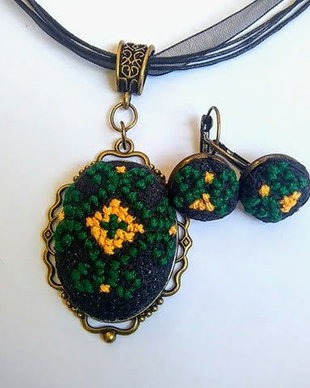 Set bijuterii cu broderie manuala