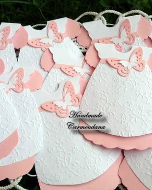 Invitatii rochite cu fluturi