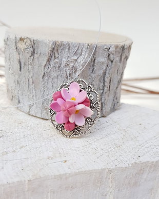 Medalion liliac-lichidare de stoc