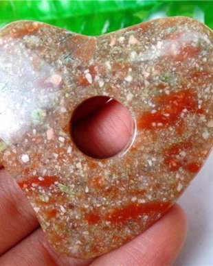 K0787 # Pandantiv donut, unakit, inima, kaki ruginiu roscat caramiziu, 56x56x7mm