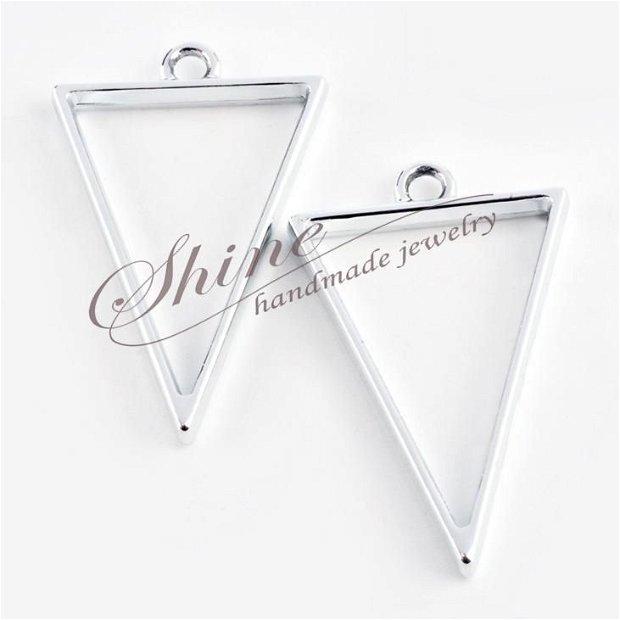 Pandantiv triunghi argintiu, 39x25x3.5mm