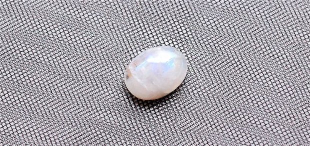 Moonstone  multicolor oval - aprox  18 x 14 mm [ N04 ]