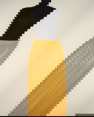 Fusta noua, plisata, din matase galbena