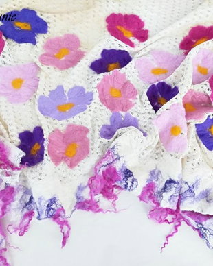 Sal din tricot cu flori impaslite