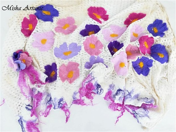 Sal din tricot cu flori impaslite