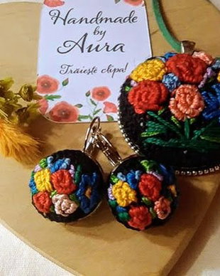 Set bijuterii cu broderie manuala