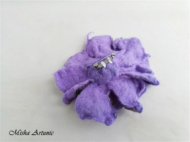 Vândut Brosa impaslita - Floare lila