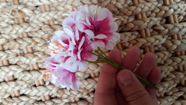 Buchețel 6 flori (3,5cm)