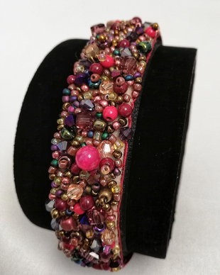 Bratara handmade cu pietre multicolore