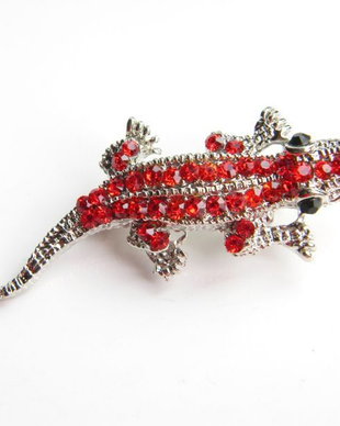 Brosa "crocodil" cu cristale