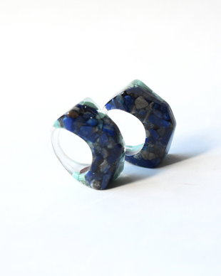 Inel din rășină transparenta cu spartura de piatra naturala de lapis lazuli si turcoaz, Inel statement