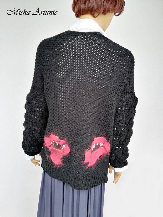 Vândut Pulover deschis, tricotat, cu maci rosii impaslit