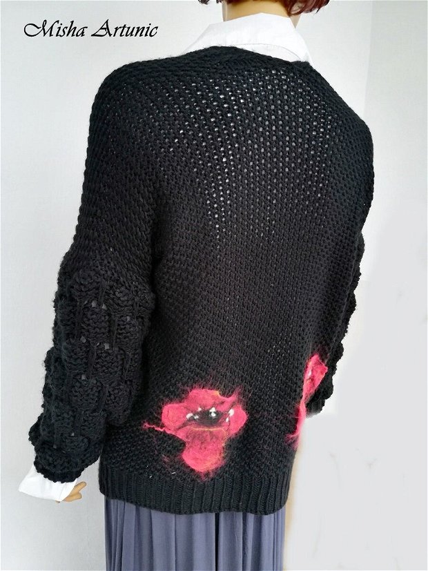 Vândut Pulover deschis, tricotat, cu maci rosii impaslit