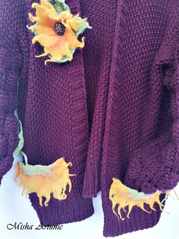 Vândut Pulover deschis, tricotat, cu Floarea Soarelui impaslita