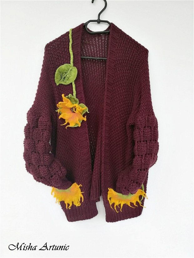 Vândut Pulover deschis, tricotat, cu Floarea Soarelui impaslita