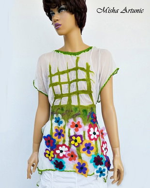 Bluza din matase naturala si floricele multicolore impaslite