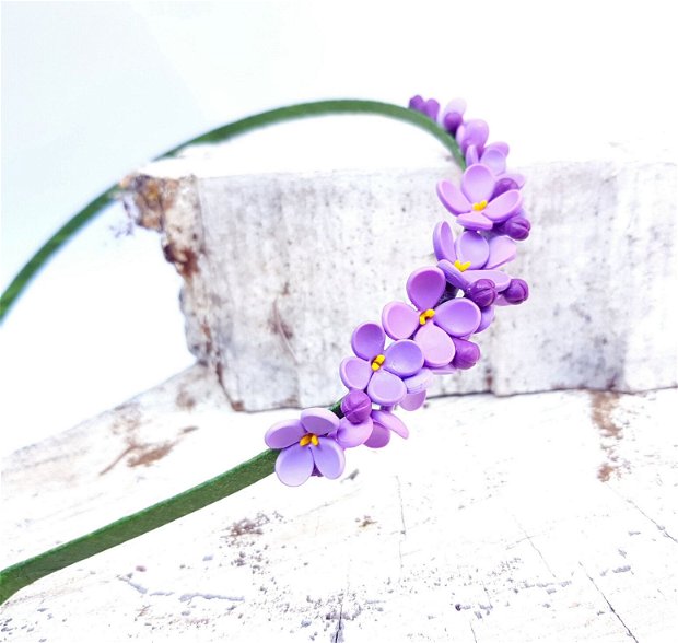 Cordeluta flori de liliac