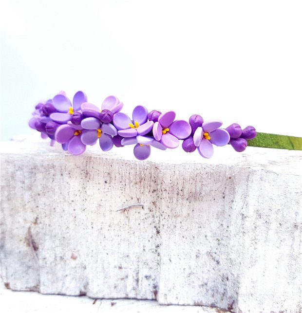 Cordeluta flori de liliac