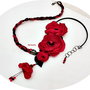 colier floral rosu si negru