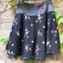 Fusta neagra cu broderii
