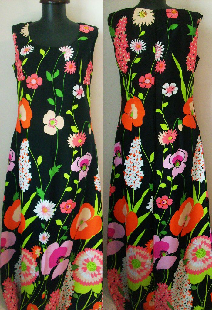 ROCHIE VINTAGE 70s TRIPLUVOAL FLORAL